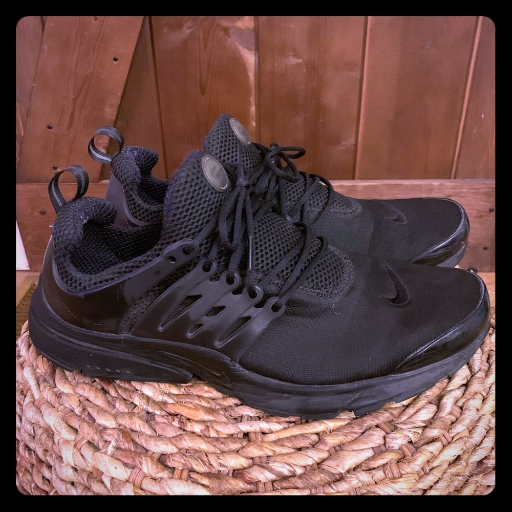 All black nike prestos